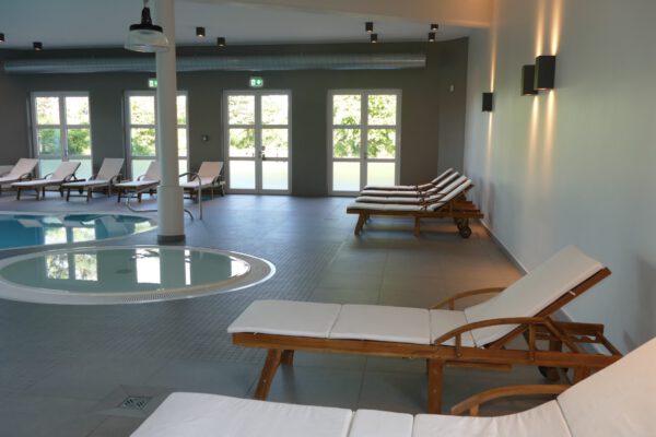 Schwimmbad 02 (Web) Schwimmbad 02 (Web)