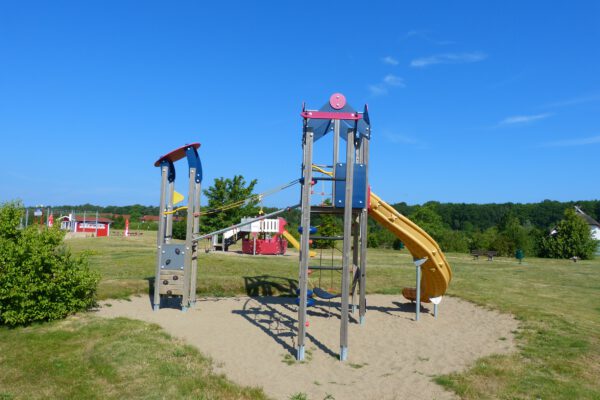 Spielplatz 01 (Web) Spielplatz 01 (Web)